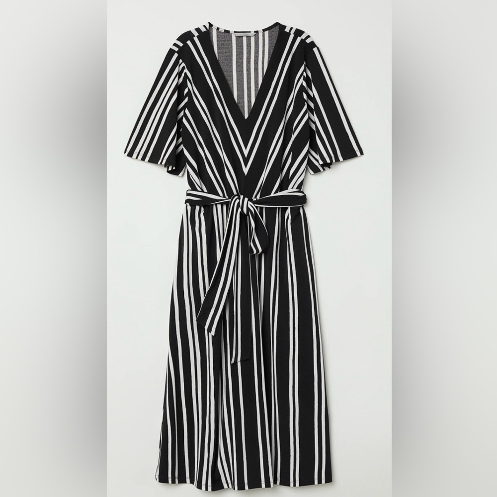 H&M Black and White Short Sleeve Midi Dress